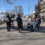 Groupe de mamans lors d'une activité marche pousette de Lu-Nid Maison de la famille